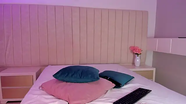 Littleolivia  online show from March 11, 2026, 2:22 pm