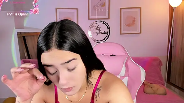 Snapshot of Veronica_isaza__ chatting on October 28, 2025, 12:48 pm Veronica isaza online show from October 28, 2025, 12:48 pm