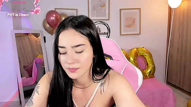 Snapshot of Veronica_isaza__ chatting on October 24, 2025, 12:37 pm Veronica isaza online show from October 24, 2025, 12:37 pm