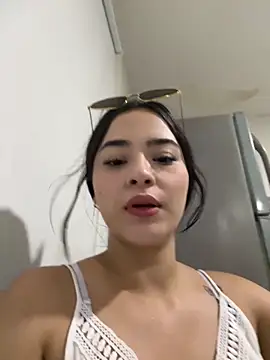 Snapshot of Veronica_isaza__ chatting on December 2, 2025, 3:41 am Veronica isaza online show from December 2, 2025, 3:41 am