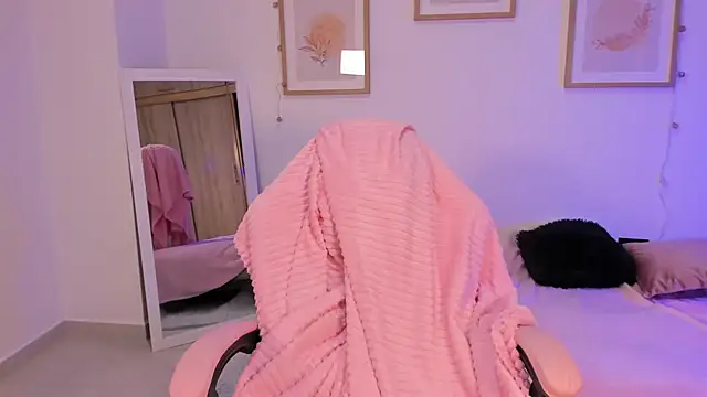 Snapshot of Veronica_isaza__ chatting on November 21, 2025, 12:15 pm Veronica isaza online show from November 21, 2025, 12:15 pm