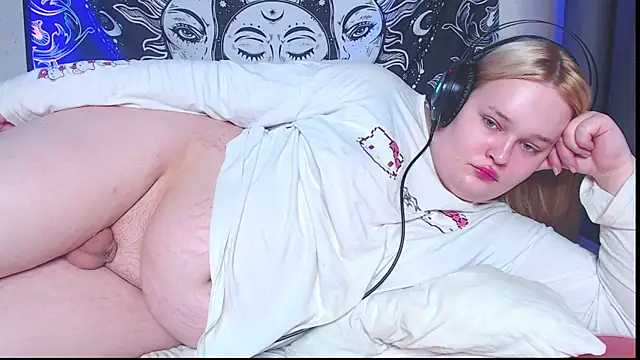 Snapshot of rozzhaos8 chatting on October 11, 2025, 12:00 am rozzhaos8 online show from October 11, 2025, 12:00 am