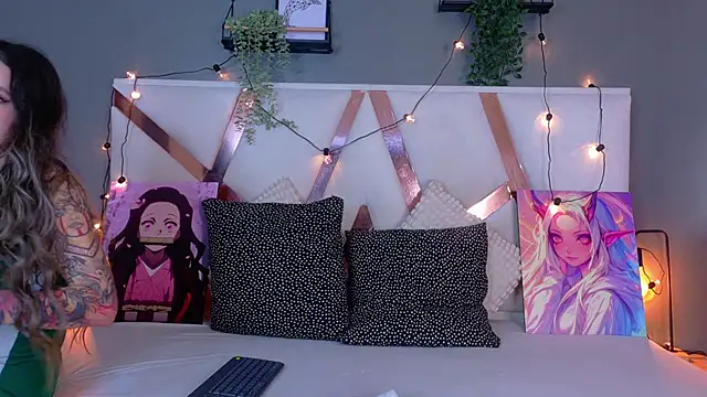 Snapshot of AmbarHills_1 chatting on November 22, 2025, 11:31 am AmbarHills 1 online show from November 22, 2025, 11:31 am