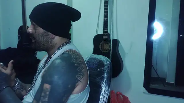 darkclothes online show from February 11, 2025, 11:12 pm