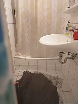 Snapshot of Luukas5239 chatting on March 22, 2025, 6:25 pm Luukas5239 online show from March 22, 2025, 6:25 pm