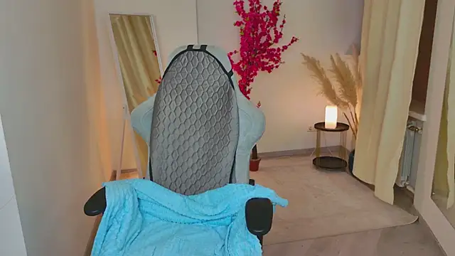 Snapshot of Coconut_Mia chatting on June 10, 2026, 10:33 pm Coconut Mia online show from June 10, 2026, 10:33 pm