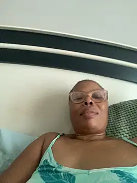 Snapshot of Nomthie chatting on March 13, 2025, 2:12 pm Nomthie online show from March 13, 2025, 2:12 pm