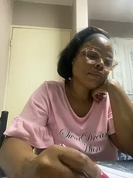 Snapshot of Nomthie chatting on March 22, 2025, 11:20 pm Nomthie online show from March 22, 2025, 11:20 pm