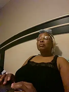 Snapshot of Nomthie chatting on March 15, 2025, 6:54 pm Nomthie online show from March 15, 2025, 6:54 pm