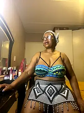 Snapshot of Nomthie chatting on September 24, 2025, 6:58 pm Nomthie online show from September 24, 2025, 6:58 pm