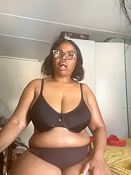 Snapshot of Nomthie chatting on October 23, 2025, 1:21 pm Nomthie online show from October 23, 2025, 1:21 pm