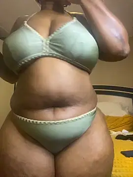 Snapshot of Nomthie chatting on October 6, 2025, 4:41 pm Nomthie online show from October 6, 2025, 4:41 pm