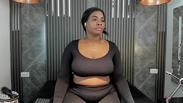 SaraiEvans online show from November 4, 2025, 3:21 am