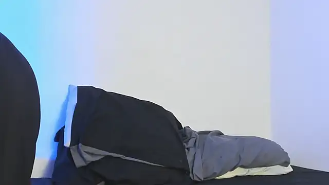 Snapshot of evanandsunny chatting on October 23, 2025, 11:25 pm evanandsunny online show from October 23, 2025, 11:25 pm