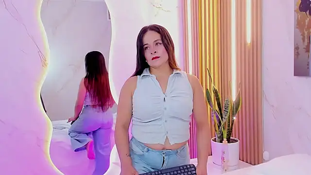 Daphne81  online show from September 19, 2025, 10:36 pm