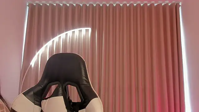 SavannahWildee online show from October 8, 2025, 12:17 pm