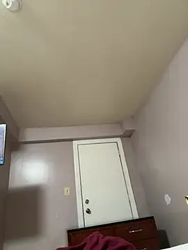 snowrillaxxx online show from June 5, 2026, 3:44 am