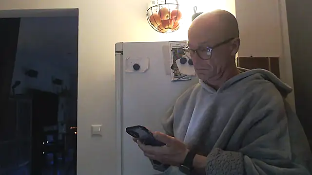 Snapshot of Nomi1612 chatting on November 21, 2025, 8:19 pm Nomi1612 online show from November 21, 2025, 8:19 pm