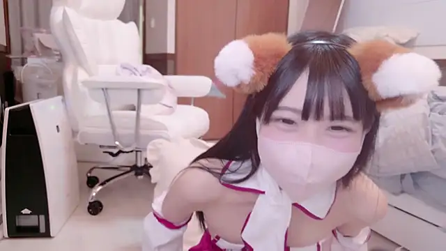 Snapshot of YUNOCHI_nyanko chatting on January 2, 2025, 10:37 am YUNOCHI nyanko online show from January 2, 2025, 10:37 am