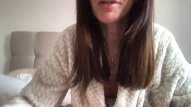 paolajonez online show from October 2, 2025, 4:54 pm