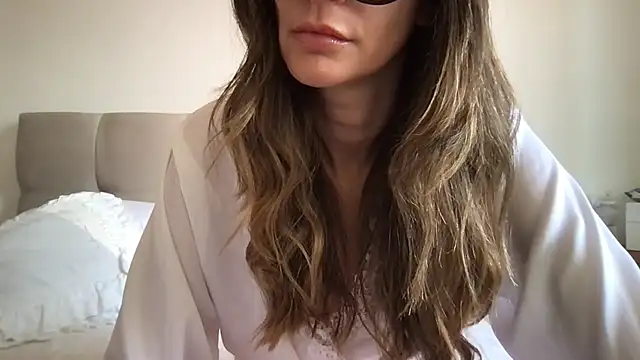 paolajonez online show from March 6, 2025, 12:41 pm