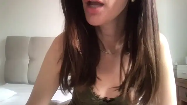 paolajonez online show from October 13, 2025, 4:52 pm