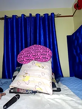 Queenshaz01 online show from November 10, 2025, 12:37 am