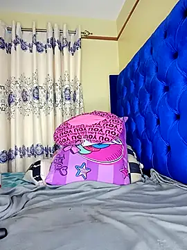 Queenshaz01 online show from September 9, 2025, 11:58 pm