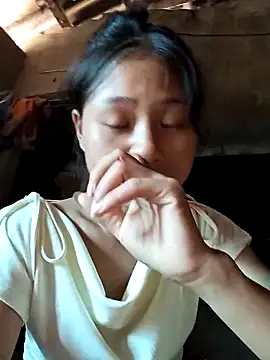 Snapshot of trieungoclnt chatting on September 17, 2025, 8:16 am trieungoclnt online show from September 17, 2025, 8:16 am