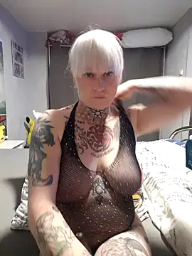 Snapshot of poussichienne chatting on September 24, 2025, 4:02 pm poussichienne online show from September 24, 2025, 4:02 pm