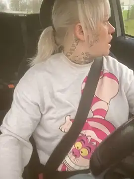 Snapshot of poussichienne chatting on November 15, 2025, 11:58 am poussichienne online show from November 15, 2025, 11:58 am