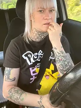 Snapshot of poussichienne chatting on September 13, 2025, 10:15 am poussichienne online show from September 13, 2025, 10:15 am