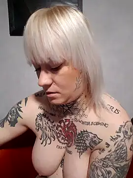 Snapshot of poussichienne chatting on December 4, 2025, 9:41 am poussichienne online show from December 4, 2025, 9:41 am