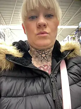 Snapshot of poussichienne chatting on March 18, 2025, 9:01 am poussichienne online show from March 18, 2025, 9:01 am