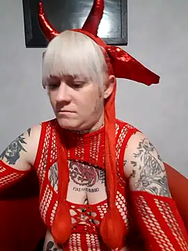 Snapshot of poussichienne chatting on October 30, 2025, 4:37 pm poussichienne online show from October 30, 2025, 4:37 pm