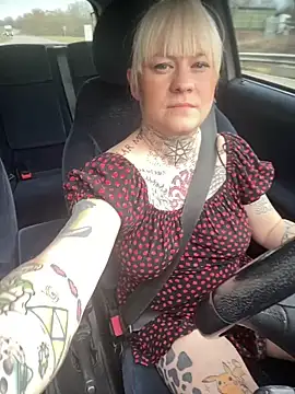 Snapshot of poussichienne chatting on March 21, 2025, 1:01 pm poussichienne online show from March 21, 2025, 1:01 pm