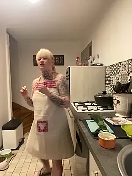 Snapshot of poussichienne chatting on February 13, 2025, 2:31 pm poussichienne online show from February 13, 2025, 2:31 pm