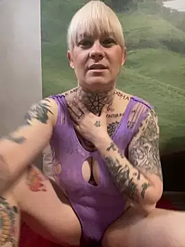 Snapshot of poussichienne chatting on February 6, 2025, 2:15 pm poussichienne online show from February 6, 2025, 2:15 pm