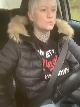 Snapshot of poussichienne chatting on November 24, 2025, 9:42 am poussichienne online show from November 24, 2025, 9:42 am