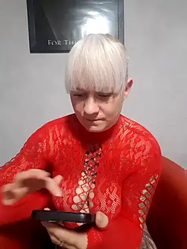 Snapshot of poussichienne chatting on September 12, 2025, 7:41 am poussichienne online show from September 12, 2025, 7:41 am