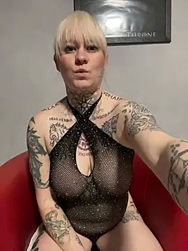 Snapshot of poussichienne chatting on February 27, 2025, 4:54 pm poussichienne online show from February 27, 2025, 4:54 pm