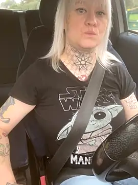 Snapshot of poussichienne chatting on October 7, 2025, 10:49 am poussichienne online show from October 7, 2025, 10:49 am