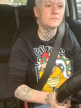 Snapshot of poussichienne chatting on October 9, 2025, 10:38 am poussichienne online show from October 9, 2025, 10:38 am