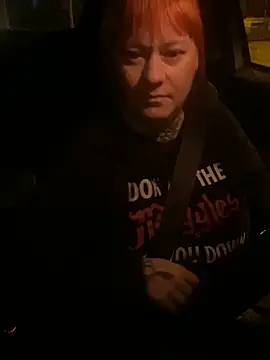 poussichienne online show from March 6, 2026, 4:40 am