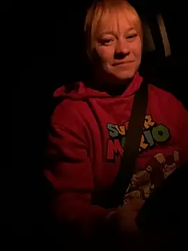 poussichienne online show from April 15, 2026, 2:39 am