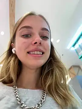 Snapshot of enjoy_my_beauty chatting on January 11, 2025, 4:38 am enjoy my beauty online show from January 11, 2025, 4:38 am