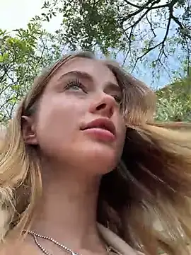 Snapshot of enjoy_my_beauty chatting on January 8, 2025, 7:24 am enjoy my beauty online show from January 8, 2025, 7:24 am