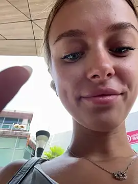 Snapshot of enjoy_my_beauty chatting on March 14, 2025, 4:21 am enjoy my beauty online show from March 14, 2025, 4:21 am