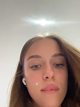 Snapshot of enjoy_my_beauty chatting on February 26, 2025, 4:19 am enjoy my beauty online show from February 26, 2025, 4:19 am