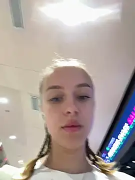 Snapshot of enjoy_my_beauty chatting on January 23, 2025, 4:09 am enjoy my beauty online show from January 23, 2025, 4:09 am